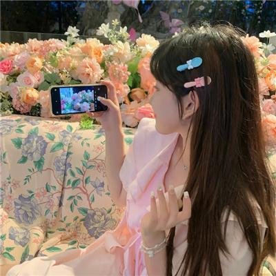 年轻女人